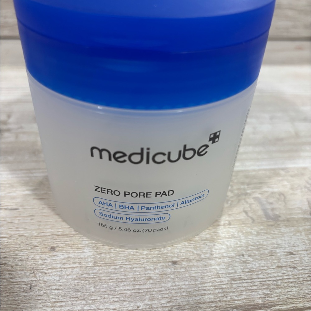 Medicube Zero Pore Pad - Blue and White